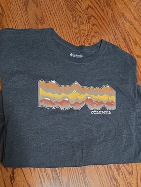 NWT Columbia Men's Charcoal Long-Sleeve Shirt with Sunset Mountain Graphic